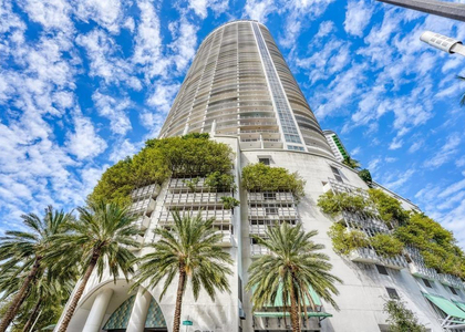 1750 N Bayshore Drive - Photo 1