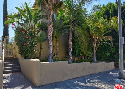 1540 N Fuller Avenue - Photo 1