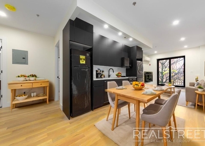1406 Lincoln Pl - Photo 1