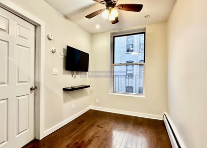 386 Manhattan Avenue - Photo 1
