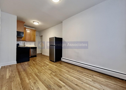 386 Manhattan Avenue - Photo 1