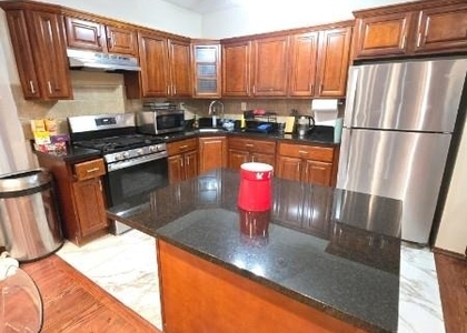 188-25 Mangin Avenue - Photo 1