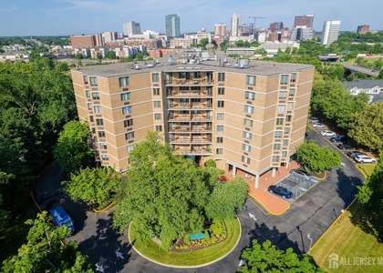 30 S Adelaide Avenue - Photo 1