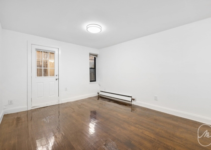 456 W 22nd Street - Photo 1
