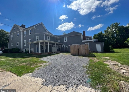 202 Samuel Street S - Photo 1