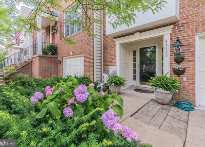 43125 Holtby Square - Photo 1