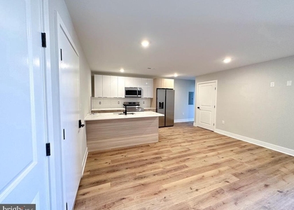1722 W Master Street - Photo 1