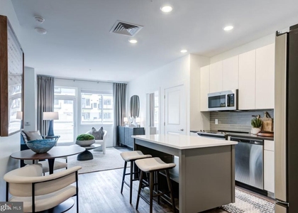 503-29 N Columbus Boulevard - Photo 1