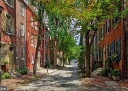 325 S Juniper Street - Photo 1
