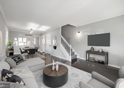 725 Mt Vernon Avenue - Photo 1