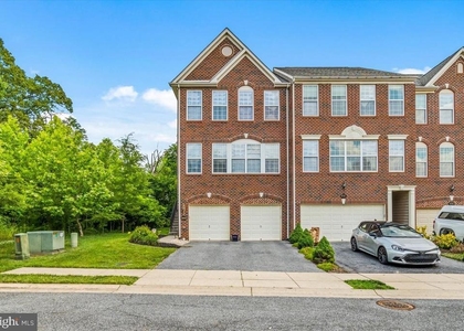 5053 Wesley Square - Photo 1