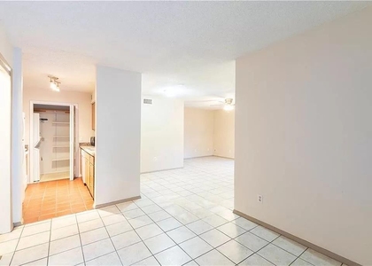 402 N Fredericksburg St - Photo 1