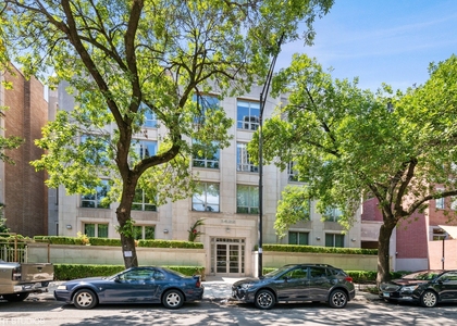 1422 N La Salle Drive - Photo 1