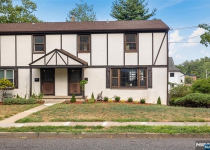 611 Cliff - Photo 1