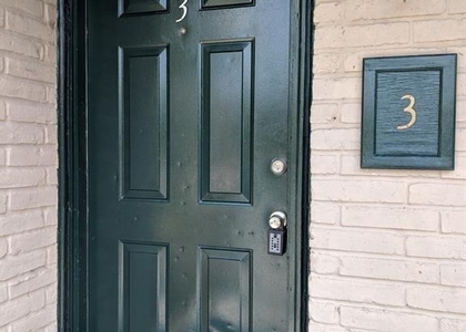 915 Alexander Street - Photo 1