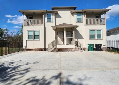 617 E 39th Street - Photo 1