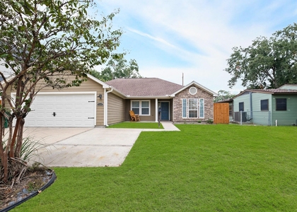 1504 W 43rd Street - Photo 1