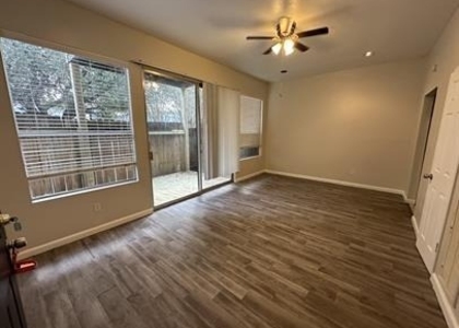 406 Hawthorne St Street - Photo 1