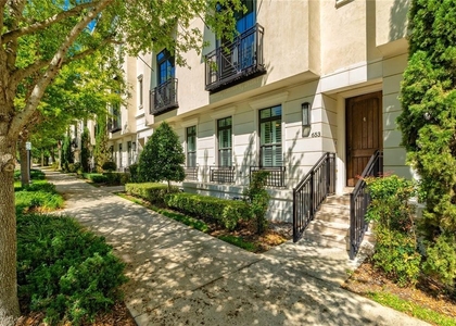 653 E Jackson Street - Photo 1