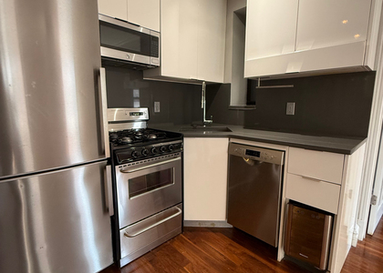 1580 Lexington Avenue - Photo 1