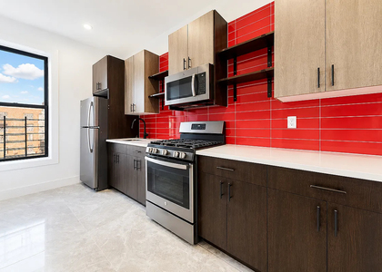 279 Kosciusko St - Photo 1