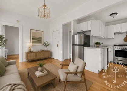 Sixth Avenue - Photo 1