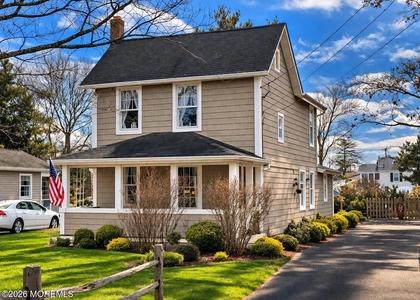 214 Howe Street - Photo 1