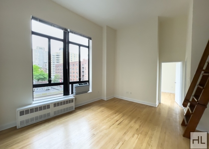 Astor Place - Photo 1