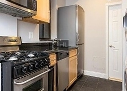 Tenth Avenue - Photo 1