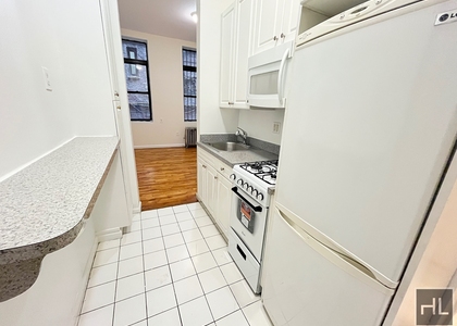 2 Avenue - Photo 1