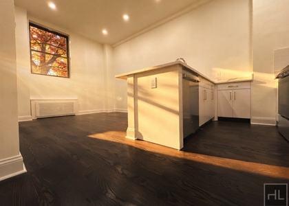 West 68 Street - Photo 1