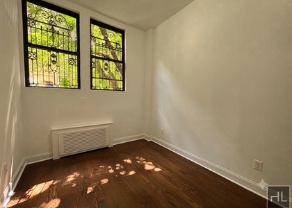 West 68 Street - Photo 1