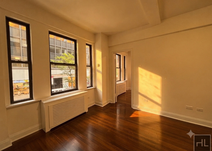 East 46 Street - Photo 1