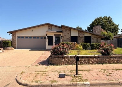 3709 Pinewood Street - Photo 1