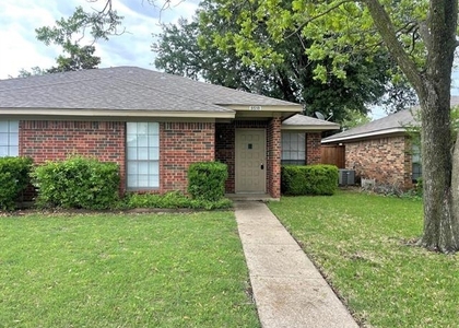 8518 Holly Street - Photo 1