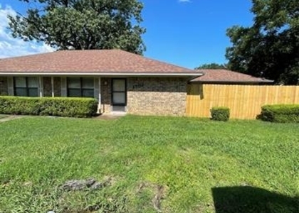 1501 W Houston - Photo 1