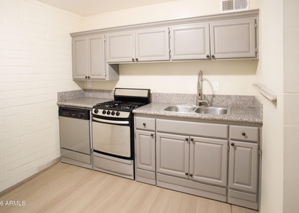 802 W Maryland Avenue - Photo 1