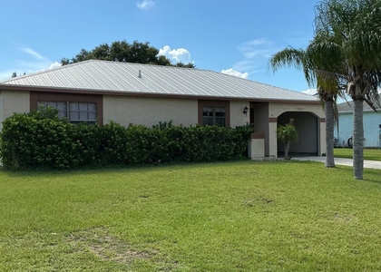 1537 Se Arenson Lane - Photo 1