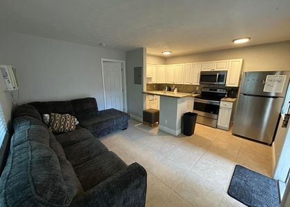 925 Ne 17th Avenue - Photo 1