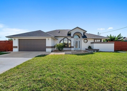 434 Sw Jeanne Avenue - Photo 1