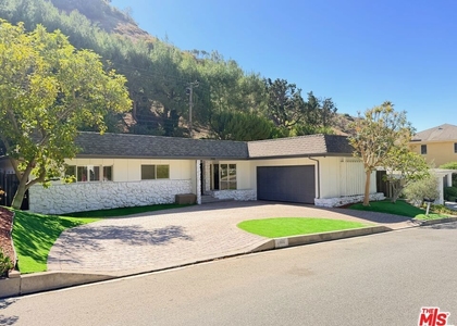 2000 San Ysidro Drive - Photo 1