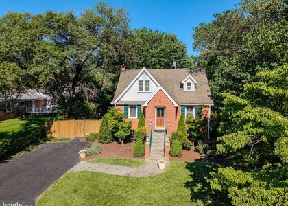 903 Crestview Drive - Photo 1