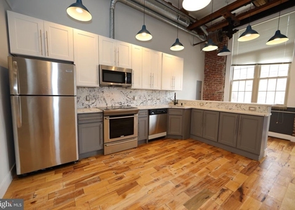 1822 E Glenwood - Photo 1