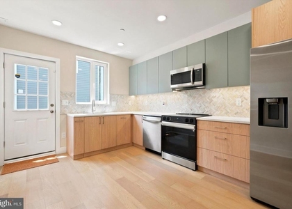 2440 E Harold Street - Photo 1
