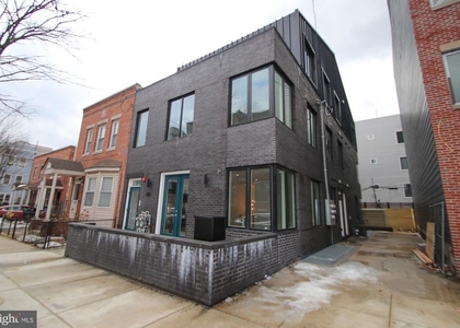 810 N Uber Street - Photo 1