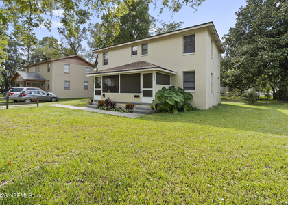 1002 Day Avenue - Photo 1