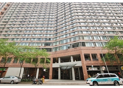 211 E Ohio Street - Photo 1