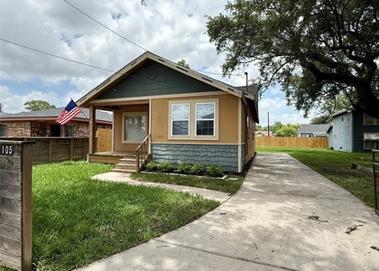 1105 Melbourne Street - Photo 1