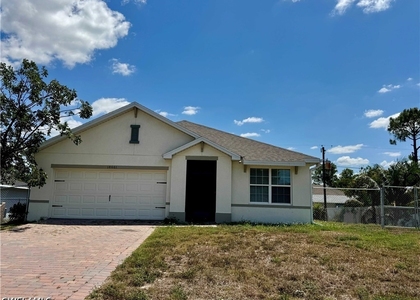 18661 Miami Boulevard - Photo 1