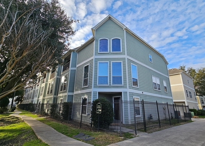 1271 W 17th Street - Photo 1